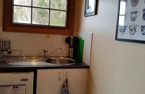 Cambridge House | Spacious conjoined house situated on 40 acres 15 minutes from the Hobart C BD.