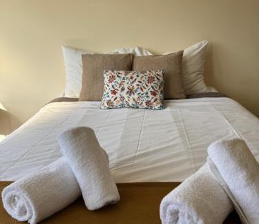 Laak House | Spacious Cosy Room With Private Bathroom