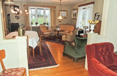 Traryd House | Spacious cottage in Hökhult surrounded by wildlife and nature outside Traryd.