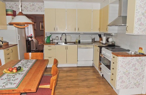 Traryd House | Spacious cottage in Hökhult surrounded by wildlife and nature outside Traryd.