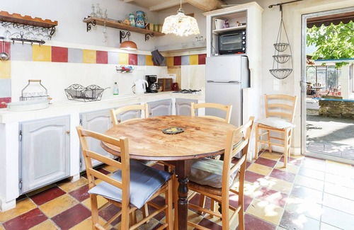 Oppede Cottage | Spacious Cottage in Oppede with Swimming Pool