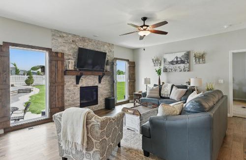 Papillion House | Spacious Country Farmhouse Retreat, Sleeps 16, Pool, Movie Room