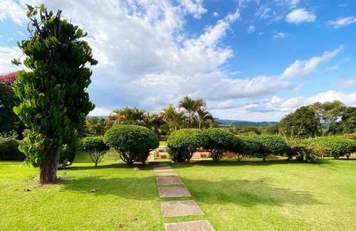 Ibiuna House | Spacious Country House in Condominium Close to Dam