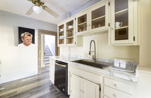 Willmore House | Spacious Craftsman House in Downtown LB - 5 car parking - Ideal for large groups