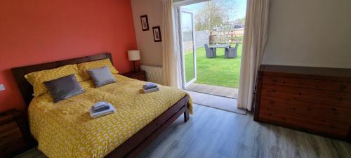 Cut Bush Apartment | Spacious Curragh 2-bed apartment with own entrance