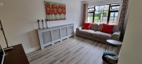 Cut Bush Apartment | Spacious Curragh 2-bed apartment with own entrance