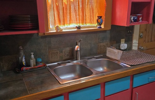 Jefferson Apartment | Spacious, Deco era apt. 2, private, arty & comfortable, deck overlooking garden.