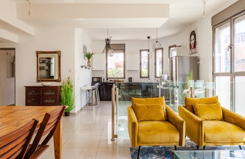 Tel Aviv Apartment | Spacious duplex in the kerem - 3 minutes from the beach