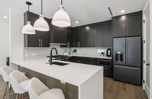 Allandale House | Spacious Elegant Escape in Prime Austin