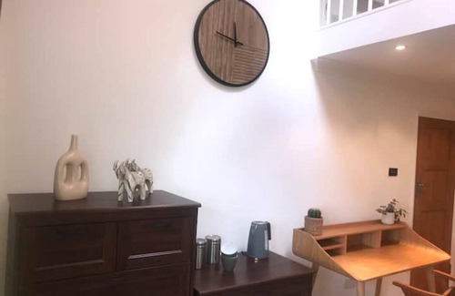 Hertford Apartment | Spacious en-suite room with mezzanine