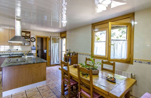 Torrelles de Llobregat Villa | Spacious, Sublime Villa just 15km to Barcelona!