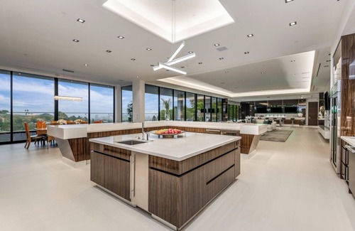 Bel Air House | Spacious estate in charming Los Angeles with WiFi, AC, fitness room