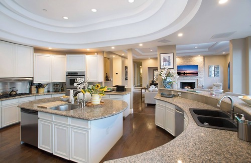 Hollywood Hills House | Spacious estate with 7 bedrooms and WiFi, fitness room in fabulous Los Angeles