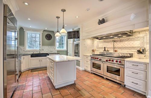 Keene House | Spacious Estate with Courtyard 2 Miles to Downtown!