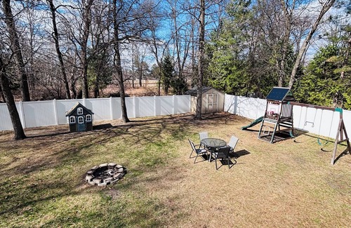 Baxter House | Spacious Family and Pet Friendly Cozy Cottage Near Gull Lake in Baxter