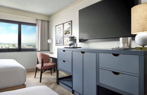 Los Angeles Hotel | Spacious Family Escape | 2 Pet Friendly Rooms! Pool, Gym, Shuttle Service!