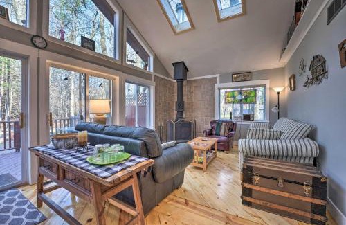 Montague House | Spacious Family Escape Walk to Lake Michigan!