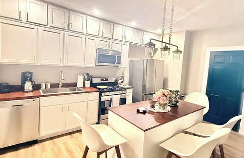 Michigan City House | Spacious Family Fun Retreat 3 min to Beach/Zoo/Outlet Fenced Backyard w/Deck