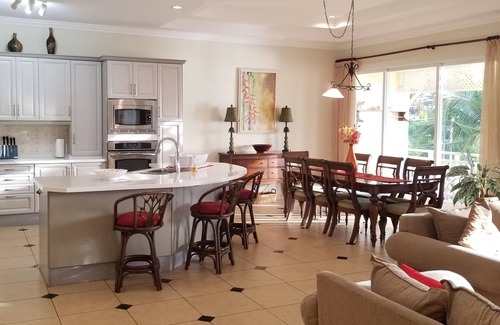 Black Rock Apartment | Spacious, Family Friendly, Top Floor, 3 Bedroom Apartment on the Beach