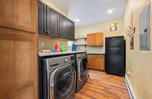 Great Valley House | Spacious Family Retreat, Two Living Rooms, Hot Tub