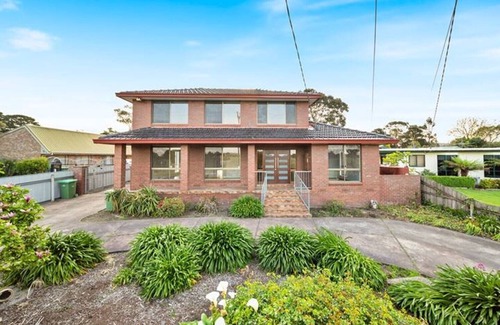 Officer House | Spacious Family Retreat