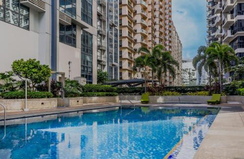 Pinagsama Apartment | Spacious Family Sleeper BGC & 84inch Cinema