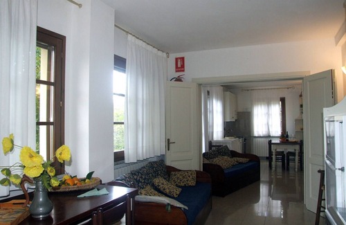 Val Canina Apartment | Spacious Flat with gazebo, barbecue, shared pool,Wi-Fi,quiet location.