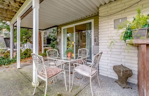 Northeast Bellevue House | Spacious fully furnished apartment on 4th fairway