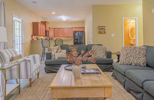 Columbus House | Spacious Gem Near Fort Moore|4br|2bt|Bbq