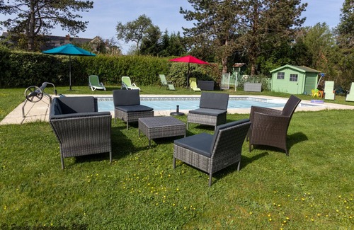 Monteaux Cottage | Spacious Gîte, Beautiful Grounds, Services and Heated Pool