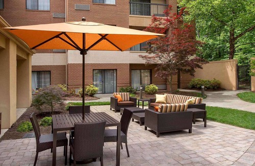 Durham Hotel | Spacious Good-Value Accommodation! 2 Pleasant Units, Free Parking, Onsite Pool
