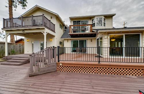 Grants Pass House | Spacious Grants Pass Home with Hot Tub and River Views