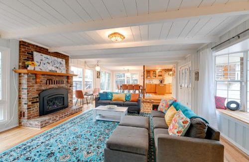 Grants Pass House | Spacious Grants Pass Home with Hot Tub and River Views