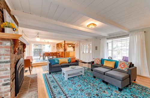 Grants Pass House | Spacious Grants Pass Home with Hot Tub and River Views