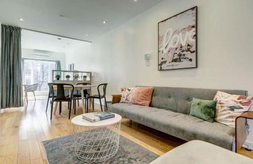 Plateau Mont Royal Apartment | Spacious Group Haven Near Trendy St Laurent