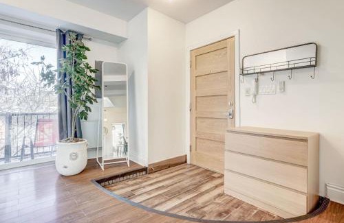 Plateau Mont Royal Apartment | Spacious Group Haven Near Trendy St Laurent