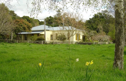 Pirinoa Cottage | Spacious historic cottage