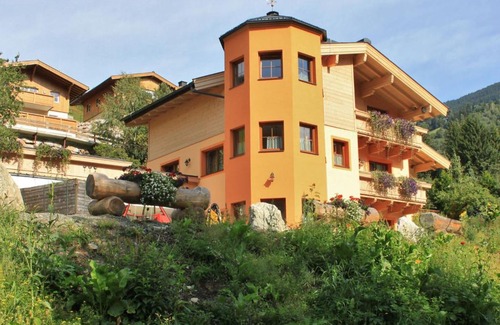 Vorderglemm House | Spacious Holiday Home in Saalbach Hinterglemm near Ski Area