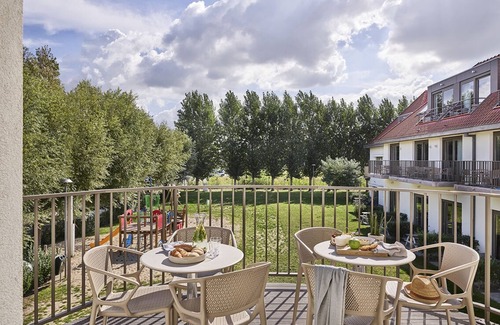 Westende Apartment | Spacious holiday apartment with balcony for 8 persons