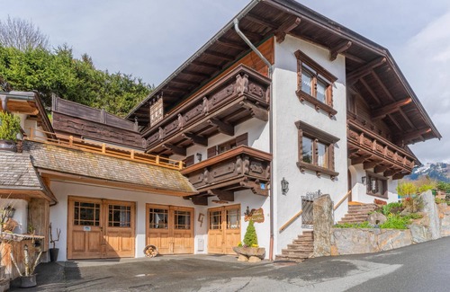Kitzbuehel Apartment | Spacious holiday flat, 2.2 km to the ski lift