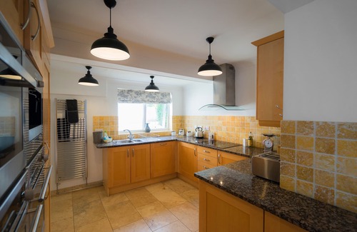 Isle of Purbeck House | Spacious Holiday Home with Hot Tub & Large Garden