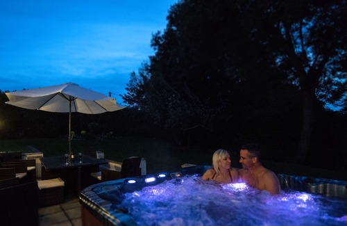 Isle of Purbeck House | Spacious Holiday Home with Hot Tub & Large Garden