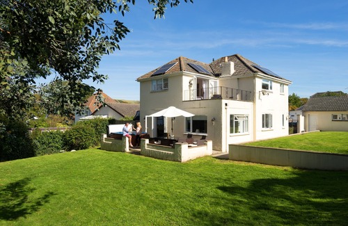 Isle of Purbeck House | Spacious Holiday Home with Hot Tub & Large Garden
