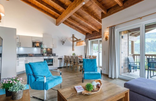Piesendorf Apartment | Spacious holiday home with balcony and sauna