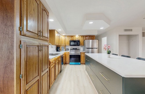 Lake Delton House | Spacious Home In the Heart of Wisconsin Dells, with WIFI & Gas Grill