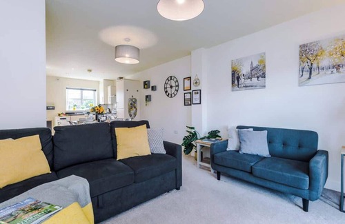 Crewe House | Spacious home, ideal for professionals, sleeps 8!