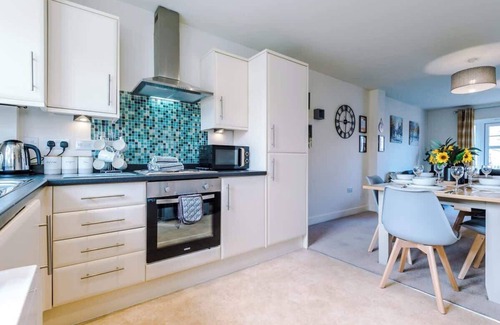 Crewe House | Spacious home, ideal for professionals, sleeps 8!