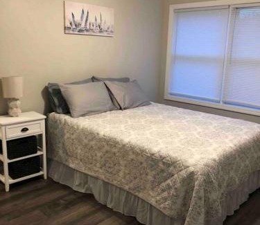 Bangor House | Spacious Home near Airport