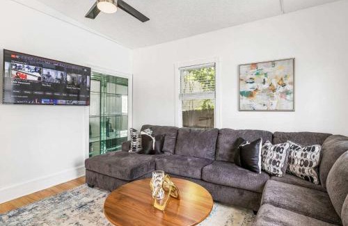 Pittsburgh House | Spacious Home Near Zoo Atlanta l Sleeps 12 Includ