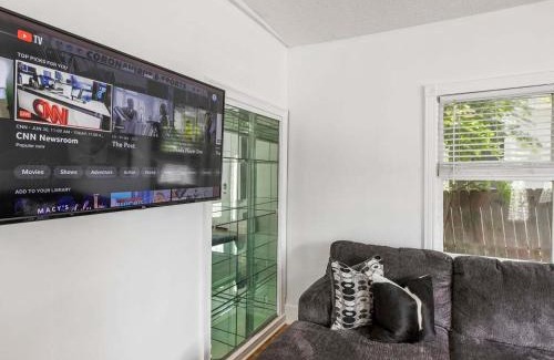 Pittsburgh House | Spacious Home Near Zoo Atlanta l Sleeps 12 Includ